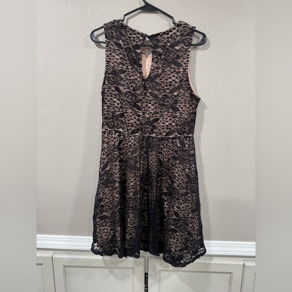 2/$15 City Triangles Lace Floral Print Dress - Picture 4 of 5